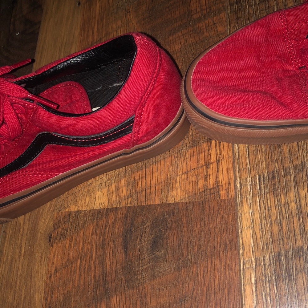Red vans - Picture 3 of 3